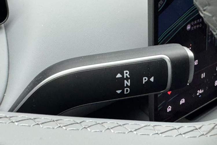 Used Nio ET5T 2025 75 kWh Touring Gear Lever