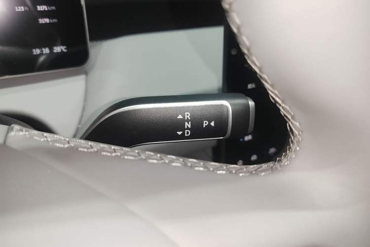Used Nio ET5T 2025 75 kWh Touring Gear Lever