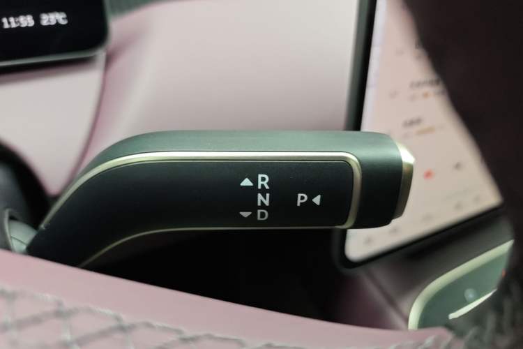 Used Nio ET5T 2025 75 kWh Touring Gear Lever