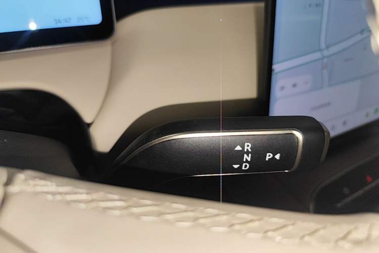 Used Nio ET5T 2025 75 kWh Touring Gear Lever
