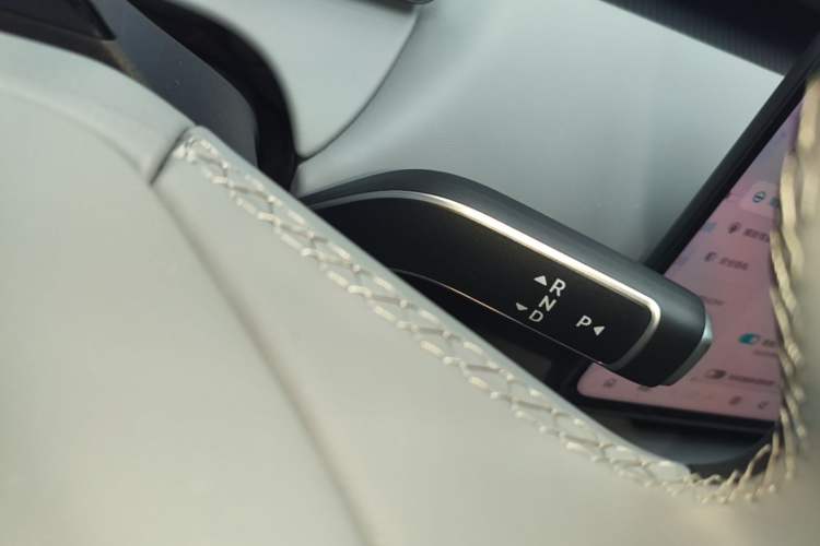 Used Nio ET5T 2025 75 kWh Touring Gear Lever
