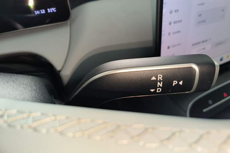 Used Nio ET5T 2025 75 kWh Touring Gear Lever
