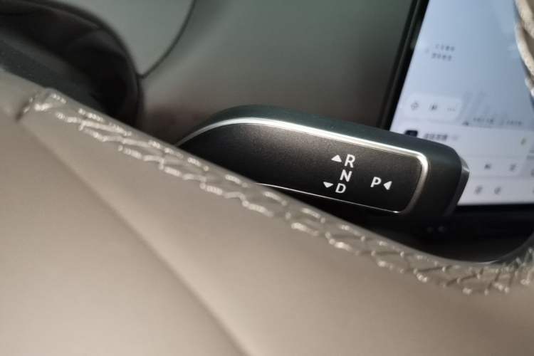 Used Nio ET5T 2025 75 kWh Touring Gear Lever