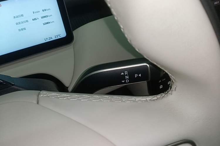 Used Nio ET5T 2025 75 kWh Touring Gear Lever