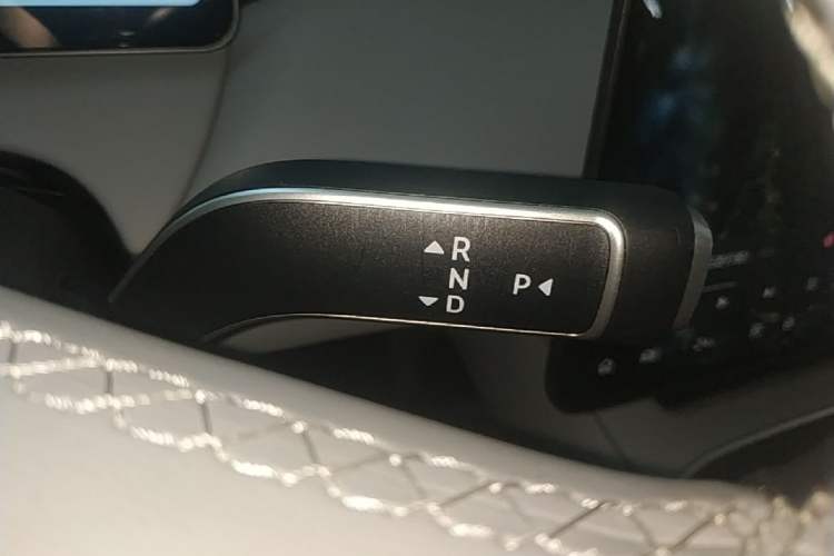 Used Nio ET5T 2025 75 kWh Touring Gear Lever