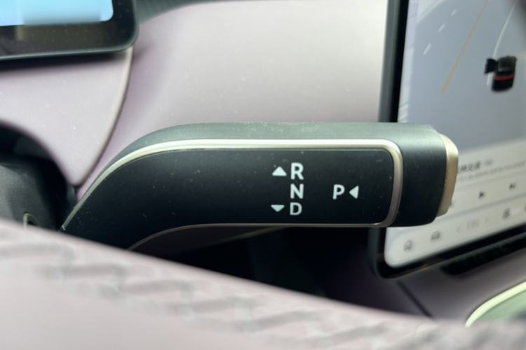 Used Nio ET5T 2025 75 kWh Touring Gear Lever
