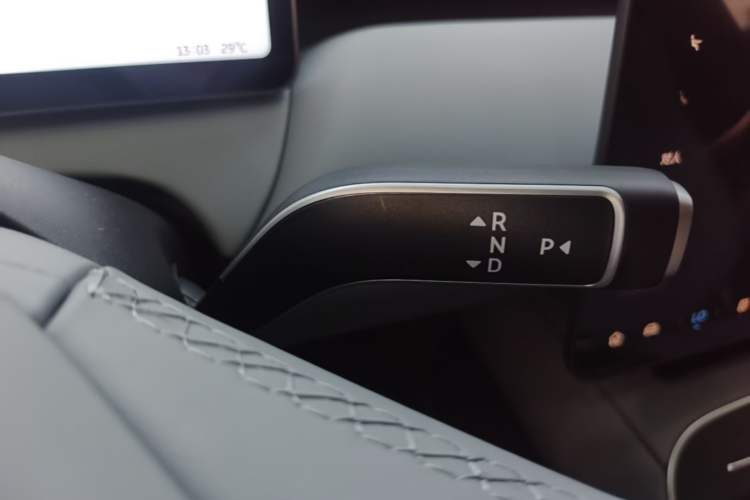 Used Nio ET5T 2025 75 kWh Touring Gear Lever
