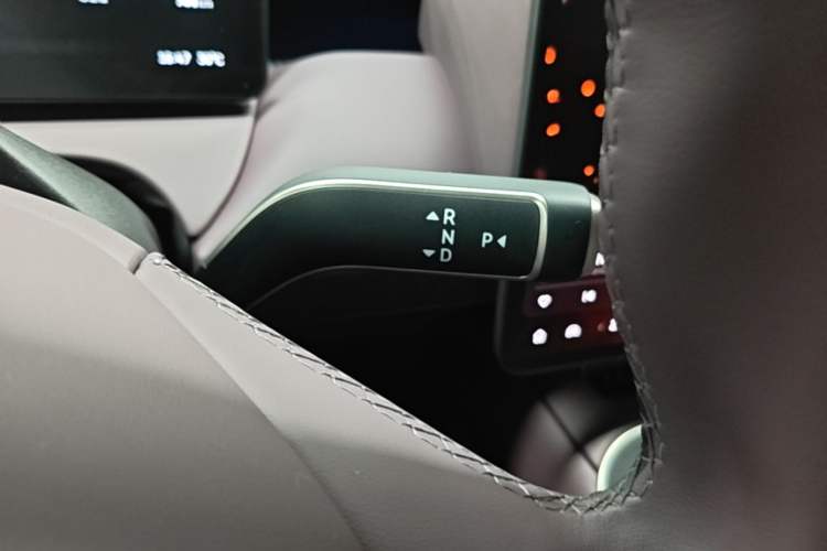 Used Nio ET5T 2025 75 kWh Touring Gear Lever