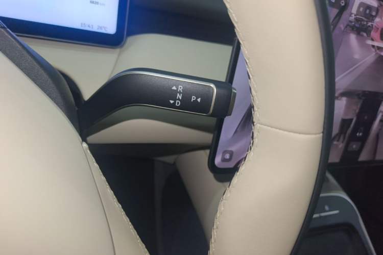 Used Nio ET5T 2025 75 kWh Touring Gear Lever