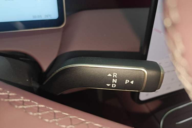 Used Nio ET5T 2025 75 kWh Touring Gear Lever