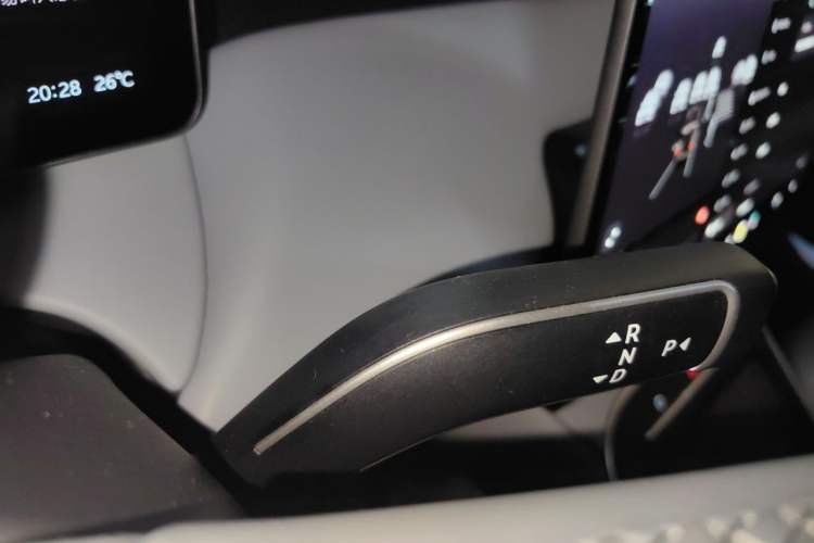 Used Nio ET5T 2025 75 kWh Touring Gear Lever