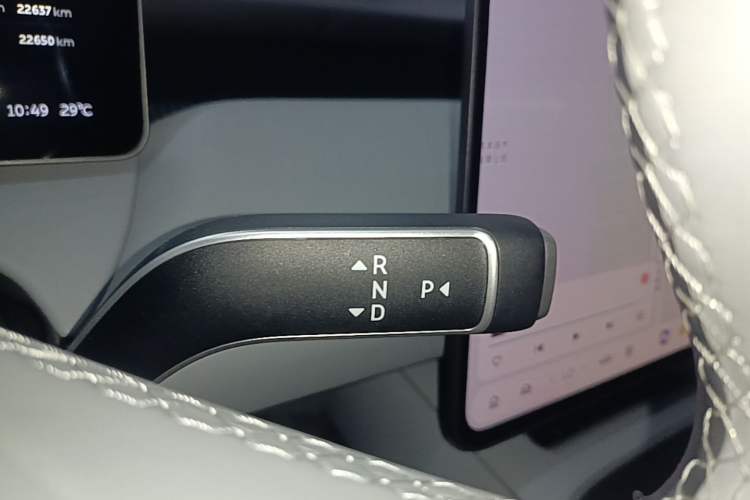 Used Nio ET5T 2025 75 kWh Touring Gear Lever
