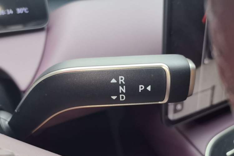 Used Nio ET5T 2025 75 kWh Touring Gear Lever