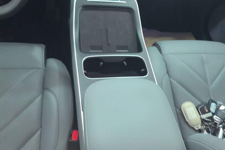 Used Nio ET5T 2025 75 kWh Touring Gear Lever