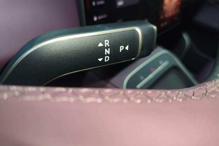 Used Nio ET5T 2025 75 kWh Touring Gear Lever