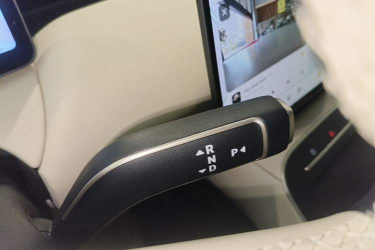 Used Nio ET5T 2025 75 kWh Touring Gear Lever