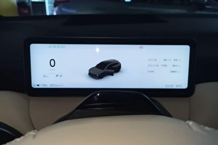 Used Nio ET5T 2025 75 kWh Touring Instrument Cluster