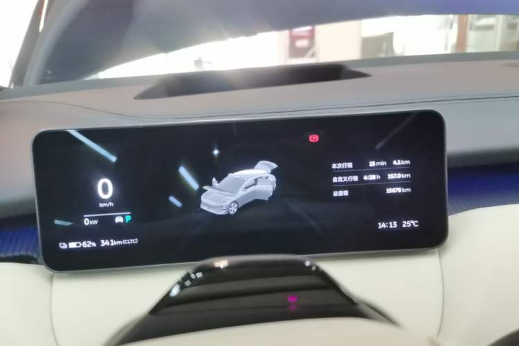Used Nio ET5T 2025 75 kWh Touring Instrument Cluster