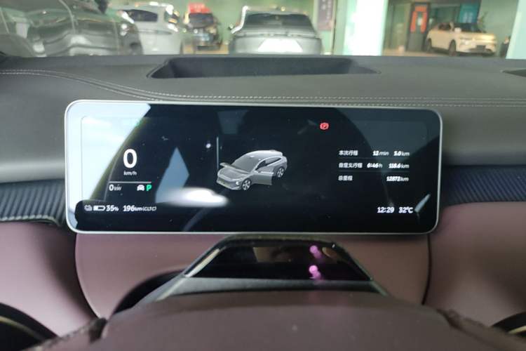 Used Nio ET5T 2025 75 kWh Touring Instrument Cluster