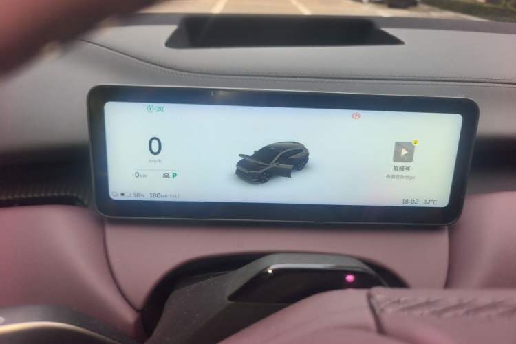 Used Nio ET5T 2025 75 kWh Touring Instrument Cluster