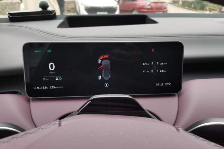 Used Nio ET5T 2025 75 kWh Touring Instrument Cluster