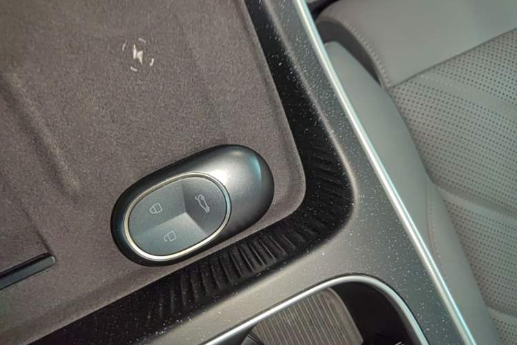 Used Nio ET5T 2025 75 kWh Touring Interior 1