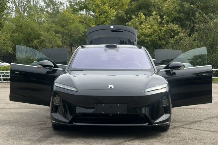 Used Nio ET5T 2025 75 kWh Touring Interior 1
