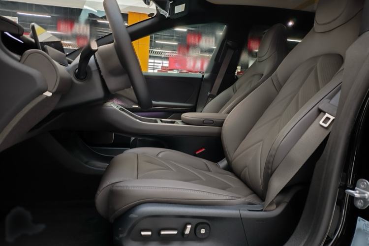 Used Nio ET5T 2025 75 kWh Touring Interior 1