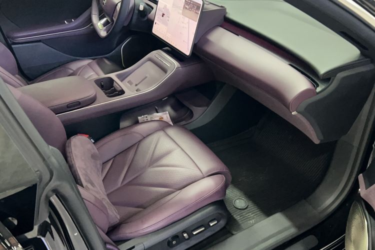 Used Nio ET5T 2025 75 kWh Touring Interior 1