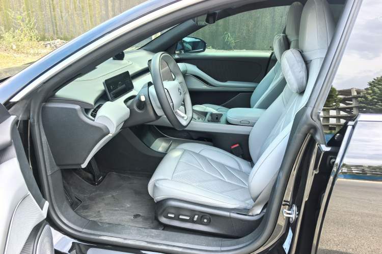 Used Nio ET5T 2025 75 kWh Touring Interior 2