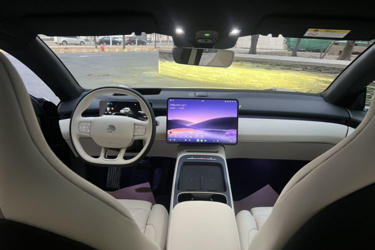 Used Nio ET5T 2025 75 kWh Touring Interior 4