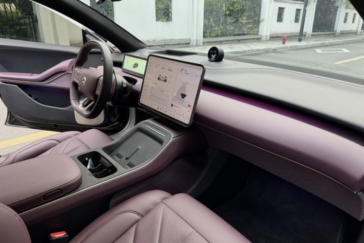Used Nio ET5T 2025 75 kWh Touring Interior 4