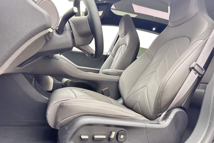 Used Nio ET5T 2025 75 kWh Touring Interior 7