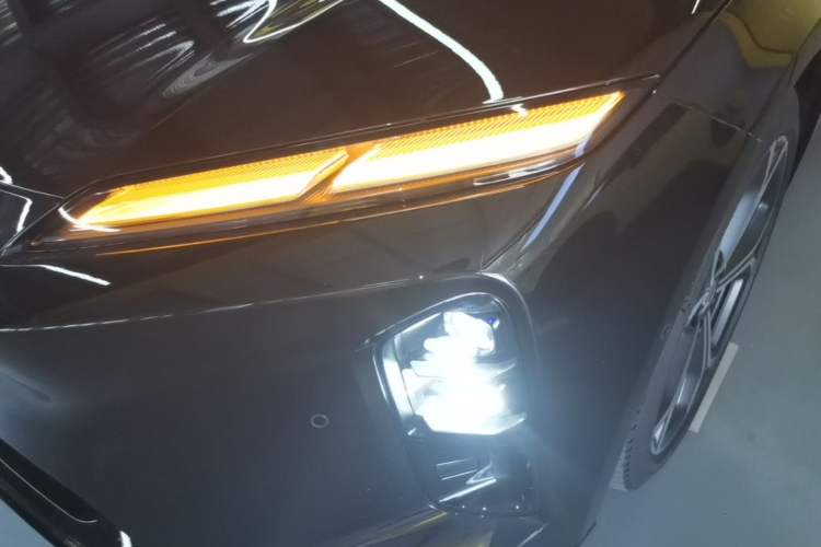 Used Nio ET5T 2025 75 kWh Touring Left Front Headlight
