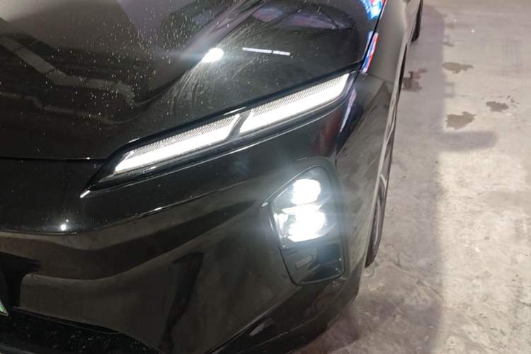 Used Nio ET5T 2025 75 kWh Touring Left Front Headlight