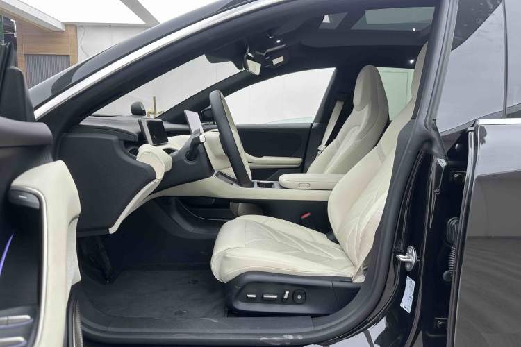 Used Nio ET5T 2025 75 kWh Touring Left Front Seat