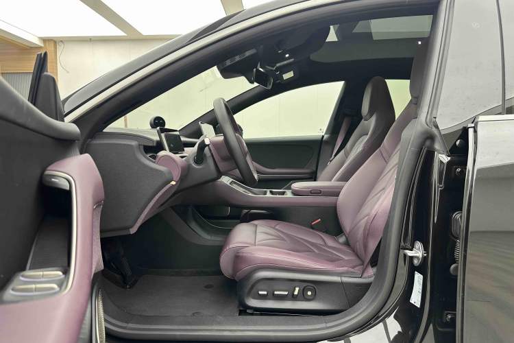 Used Nio ET5T 2025 75 kWh Touring Left Front Seat