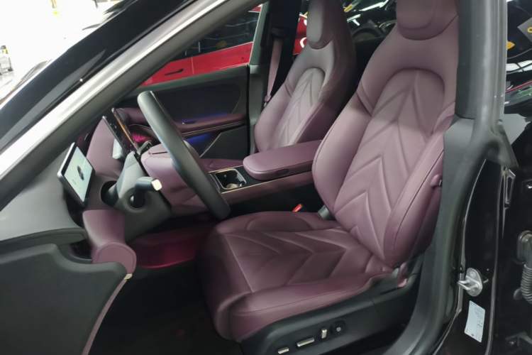 Used Nio ET5T 2025 75 kWh Touring Left Front Seat