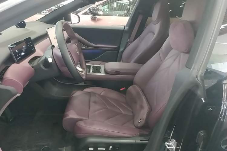Used Nio ET5T 2025 75 kWh Touring Left Front Seat