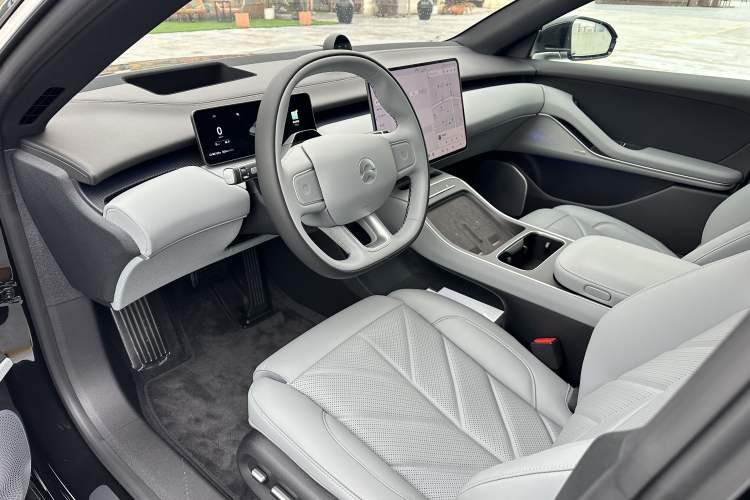 Used Nio ET5T 2025 75 kWh Touring Left Front Seat