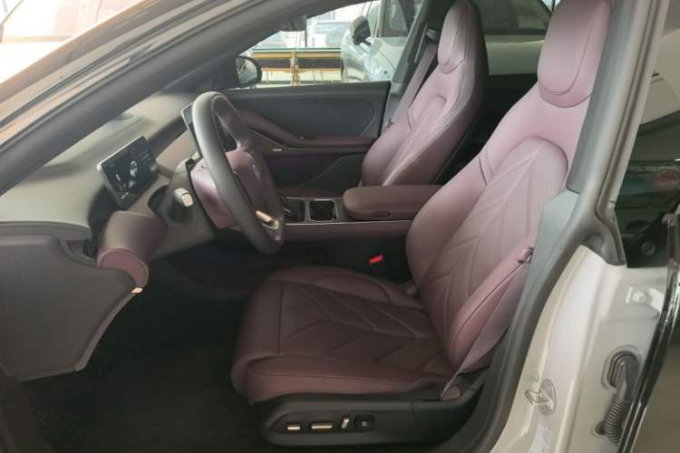 Used Nio ET5T 2025 75 kWh Touring Left Front Seat