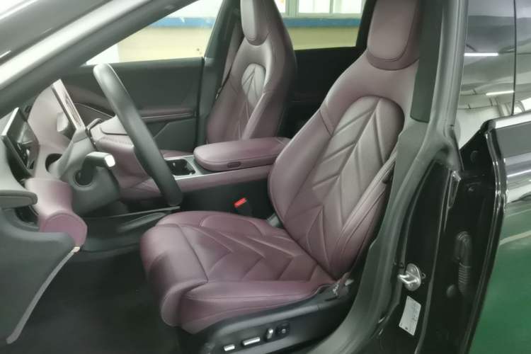 Used Nio ET5T 2025 75 kWh Touring Left Front Seat