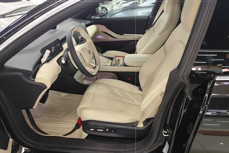 Used Nio ET5T 2025 75 kWh Touring Left Front Seat