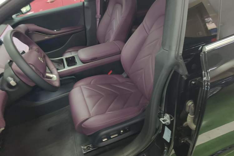 Used Nio ET5T 2025 75 kWh Touring Left Front Seat