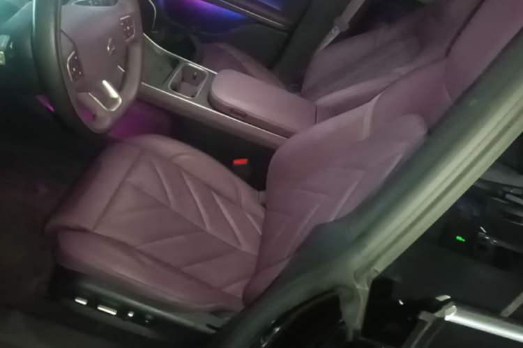 Used Nio ET5T 2025 75 kWh Touring Left Front Seat