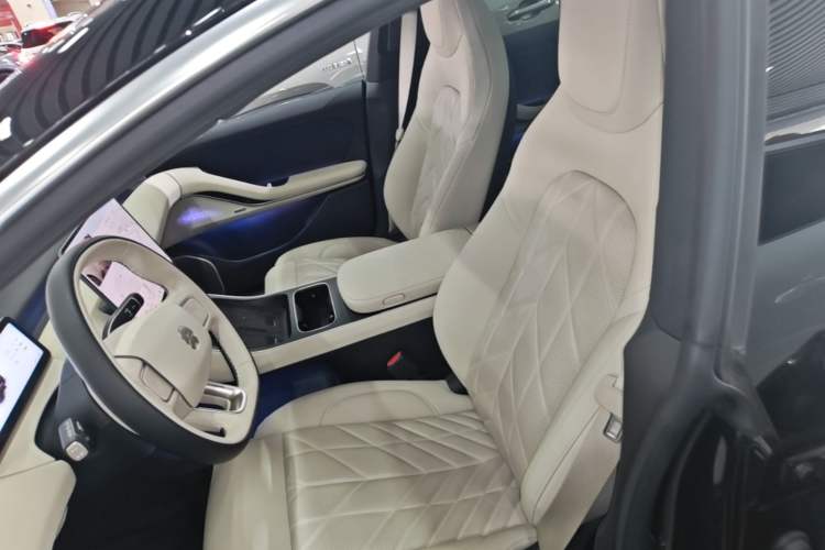 Used Nio ET5T 2025 75 kWh Touring Left Front Seat