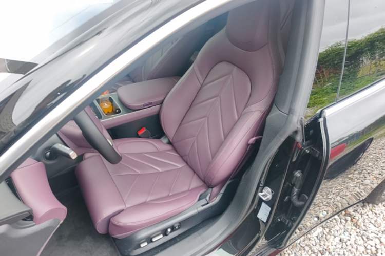 Used Nio ET5T 2025 75 kWh Touring Left Front Seat