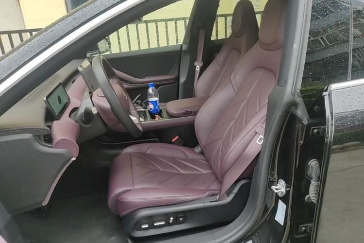 Used Nio ET5T 2025 75 kWh Touring Left Front Seat