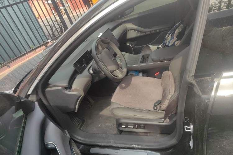 Used Nio ET5T 2025 75 kWh Touring Left Front Seat
