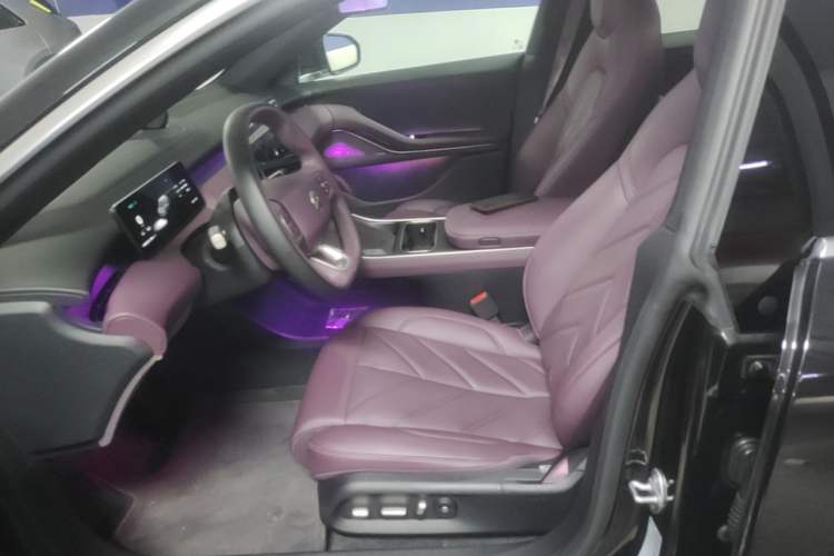 Used Nio ET5T 2025 75 kWh Touring Left Front Seat
